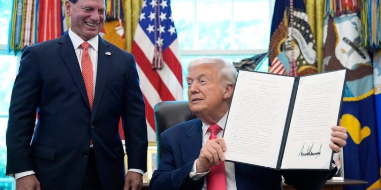 New MAGA coalition led by Sean Spicer targets voting demographic that will be crucial in 2026 midterms