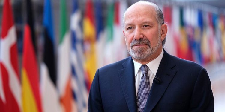 Trump Commerce Secretary Howard Lutnick to appear for House Epstein probe, Comer says