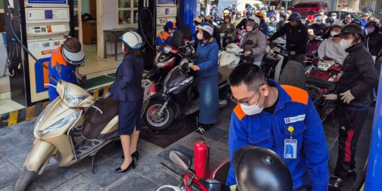 Vietnam urges work from home amid fuel supply, price crunch in Mideast